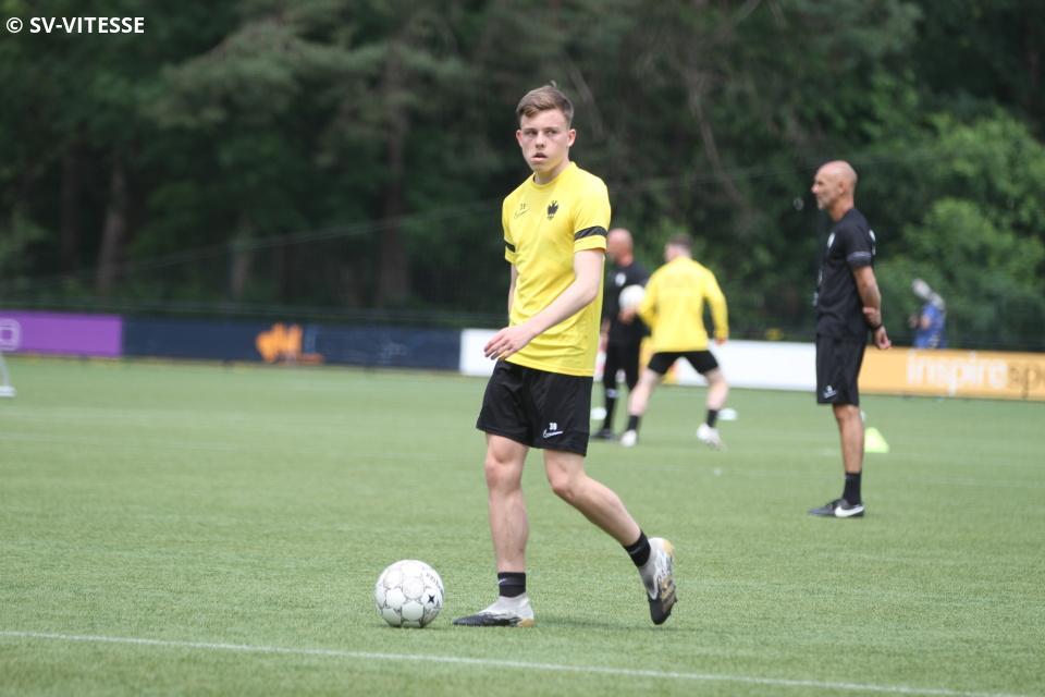 Vitesse breekt contract open van talentvolle Enzo Cornelisse