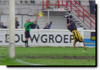De salto van Kalle hier
gedemonstreerd in de gewonnen bekerfinale (2-0) tegen Willem II op twee mei J.L.