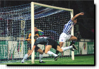 17 sept. 2001 Heerenveen-Vitese (1-1). Gevaar voor het doel van van Fessum.